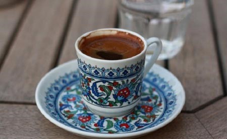 بالصور.. أغرب مذاقات القهوة من مختلف بلاد العالم!