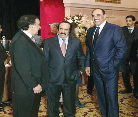 الشيخ صباح الخالد وبعض الحضور خلال الحفل﻿