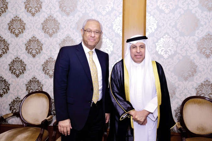 السفير المصري ياسر عاطف مرحبا بالسفير السعودي د عبد العزيزالفايز ﻿