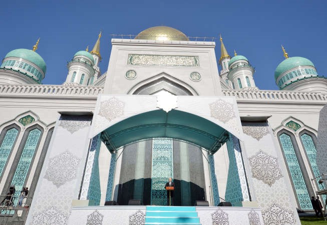 الرئيس الروسي فلاديمير بوتين يلقي كلمته امام المسجد الكبير في روسيا امس افپ