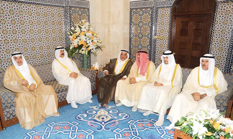 الشيخ سلمان الحمود وانس الصالح والشيخ جابر الدعيج والشيخ علي الجراح والشيخ محمد الخالد وفيصل الشايع ﻿
