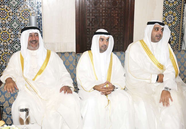 الشيخ محمد العبد الله ودنايف الحجرف والشيخ فهد الجابر ﻿