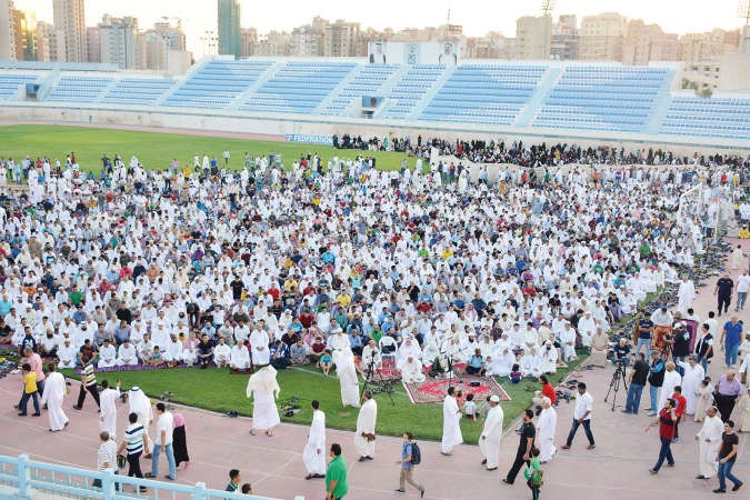 صلاة العيد في ستاد ثامر