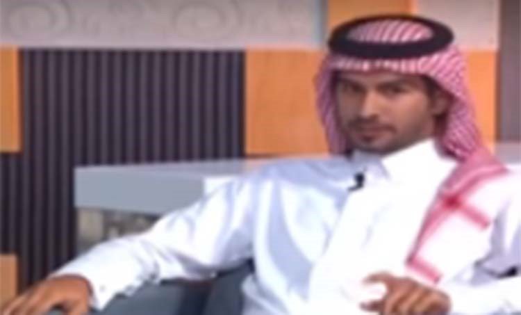 بالفيديو.. موقف محرج جداً لمذيع خليجي في قناة الصحراء أثناء سؤال أحد الشعراء