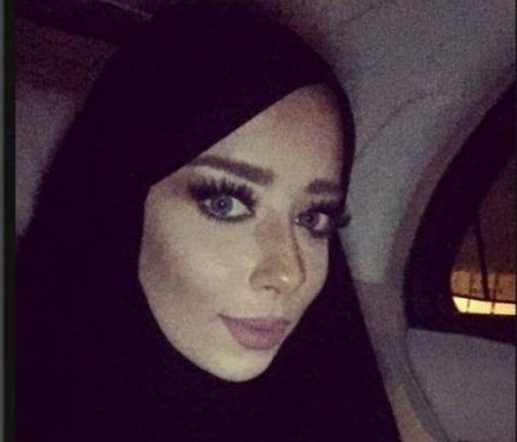 صورة: بلقيس ترتدي الحجاب استجابة لطلب جمهورها