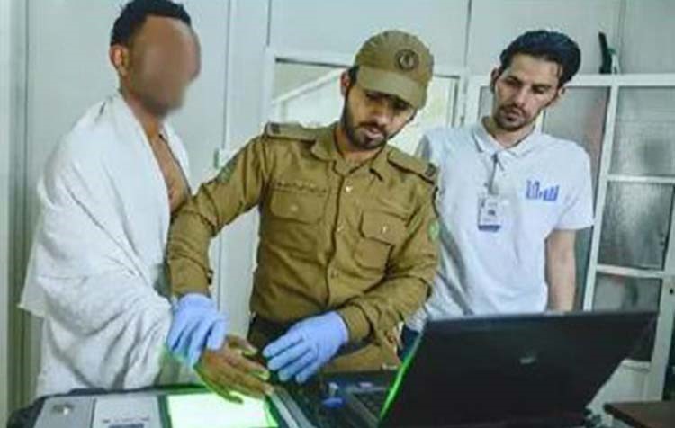 صورة: الحكم شهر و65 جلدة على متحرش ملتصق قام بأفعال لا أخلاقية بعرفات