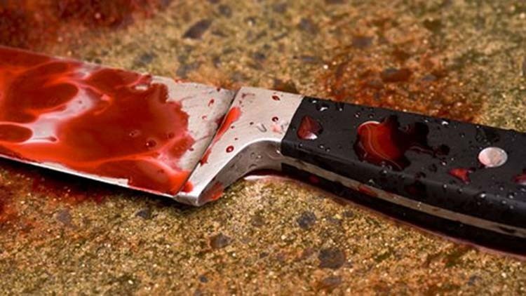 كارثة رياضية.. مدرب أردني يطعن لاعبه بألة حادة!