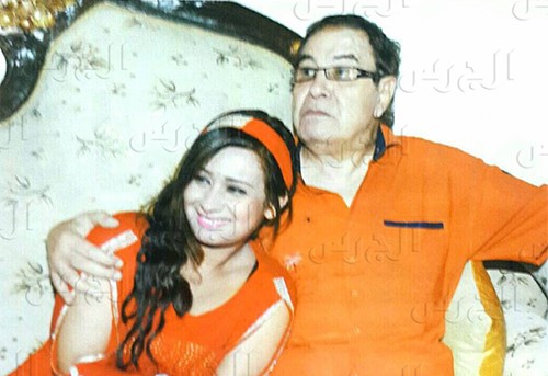 بالصور.. سعيد طرابيك وزوجته بأوضاع رومانسية داخل منزلهما 