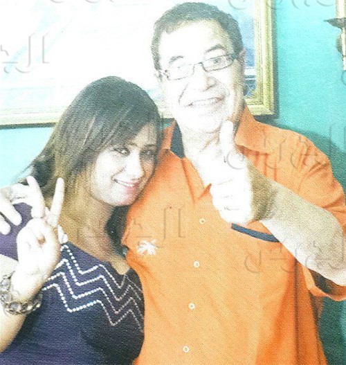 بالصور.. سعيد طرابيك وزوجته بأوضاع رومانسية داخل منزلهما 