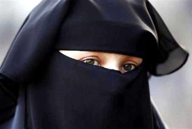 انقسام في كندا بسبب النقاب