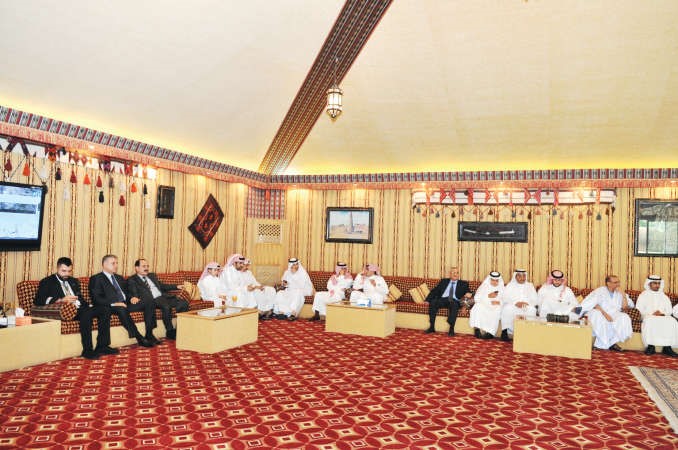 جانب من الحضور في ديوان السفير السعودي