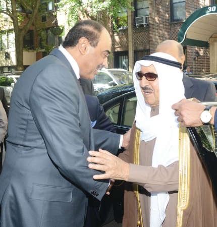 صاحب السمو الامير الشيخ صباح الاحمد لدى وصوله وفي استقباله الشيخ صباح الخالد