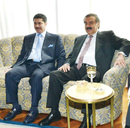 خالد الجار الله والشيخ خالد العبدالله خلال اللقاء