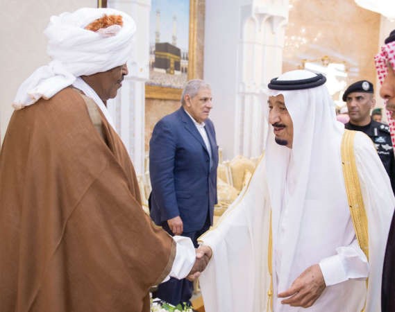 خادم الحرمين مستقبلا بكري حسن صالح