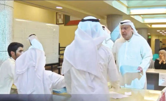 عميد شؤون الطلبة متواجد اولا باول في الفرز