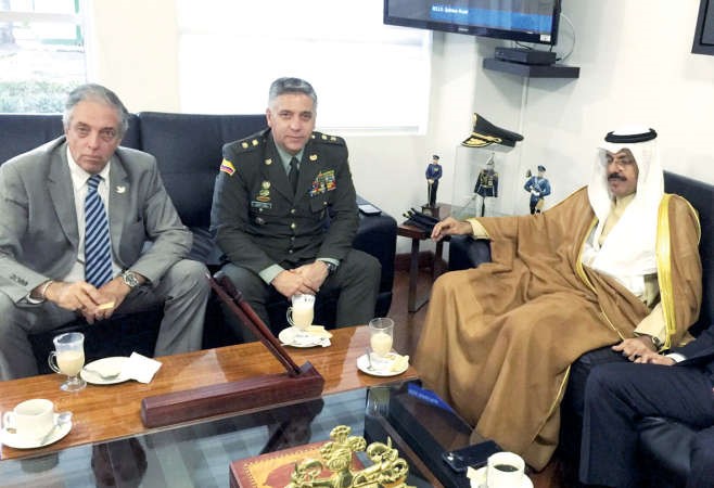 رئيس الاتحاد الدولي للشرطة الشيخ احمد النواف مجتمعا بالوزير الكولومبي ﻿