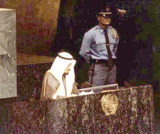 سمو الامير الراحل الشيخ جابر الاحمد طيب الله ثراه خلال القائه كلمته التاريخية في الامم المتحدة قبل 25 عاما﻿