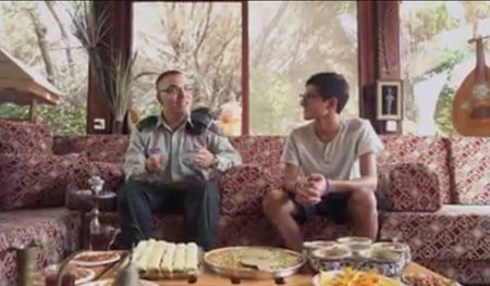ضجة يثيرها المتحدث باسم الجيش الإسرائيلي بعد فيديو يظهر قيامه بزيارة لـ"بيت صديق مسلم" للتهنئة بعيد الأضحى.. ومدونون يردون: مش ناقص غير تحج