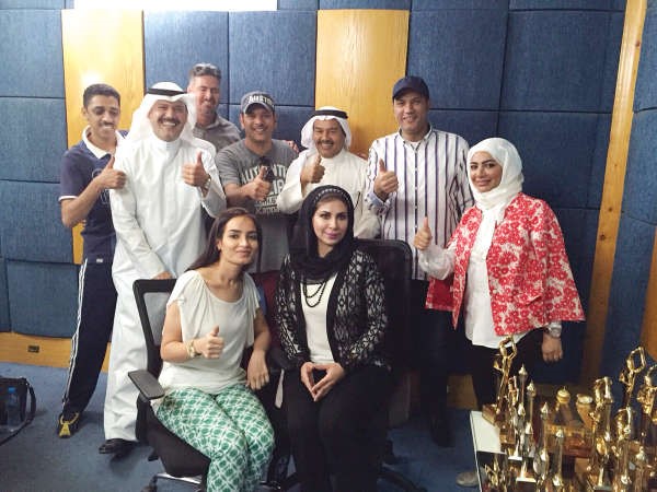 عبدالرحمن العقل مع اسرة البرنامج﻿
