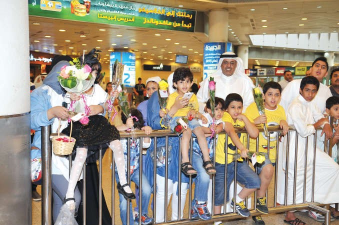 اطفال في انتظار ذويهم ﻿