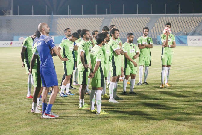لاعبو الازرق انضموا الى انديتهم﻿