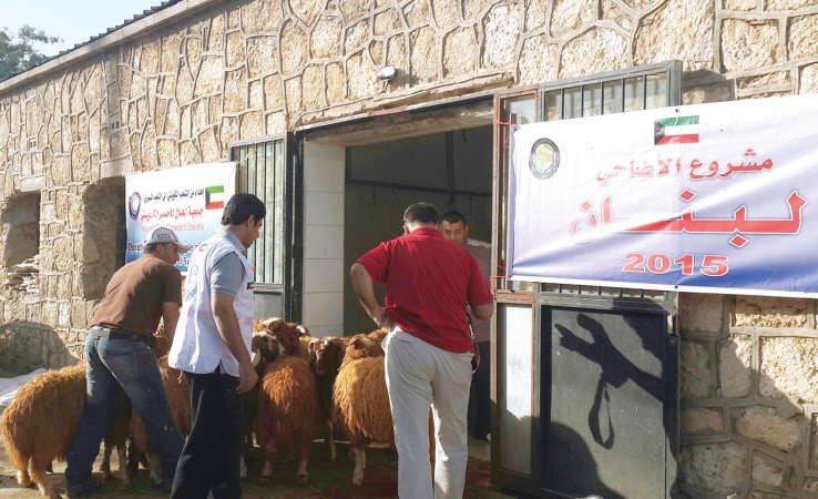 جانب من توزيع الاضاحي على النازحين السوريين في لبنان 