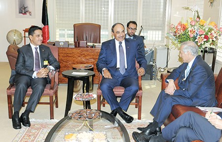 الشيخ صباح الخالد خلال اجتماعه مع وزير خارجية تشيلي هيرالدو مونوز بحضور الشيخ د احمد ناصر المحمد﻿