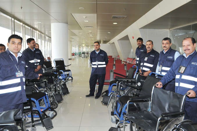 كراسي متحركة لنقل الحجاج كبار السن ﻿