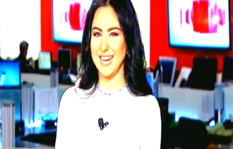 بالفيديو.. سهير القيسي تضحك على خبر "فضيحة مشاركة 8 لاعبين ذكور في منتخب إيران للسيدات"