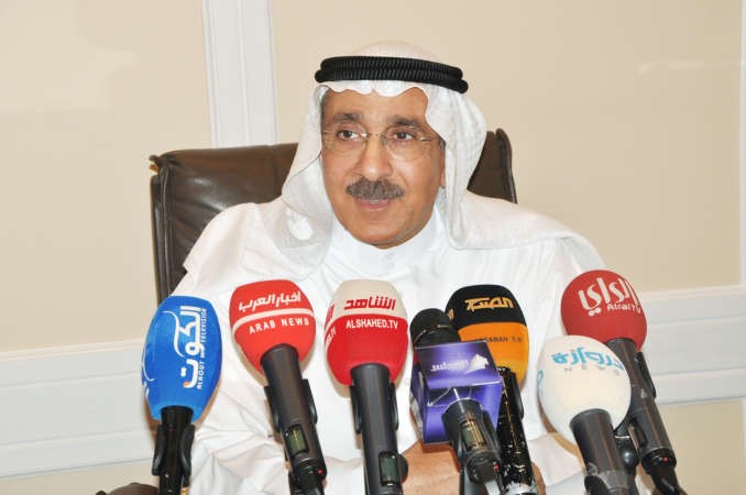 الجسار متحدثا للصحافيين 
