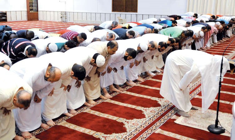 عشرات المصلين في صلاة الخسوف	 هاني الشمري﻿