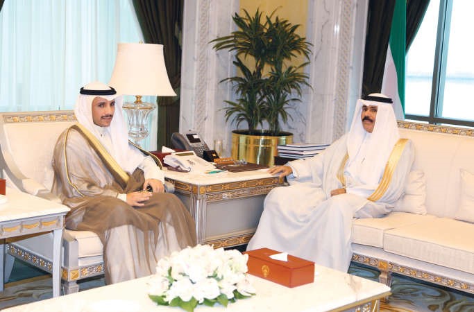 سمو نائب الامير وولي العهد الشيخ نواف الاحمد مستقبلا رئيس مجلس الامة مرزوق الغانم﻿