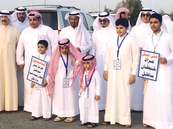 المعتصمون رفعوا لافتات حق السكن