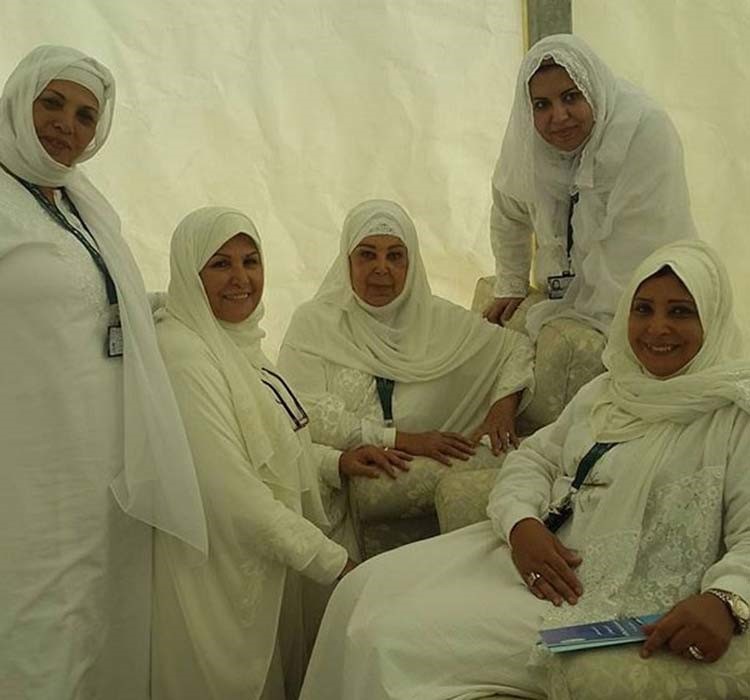 بالصور.. رجاء الجداوي بملابس الإحرام