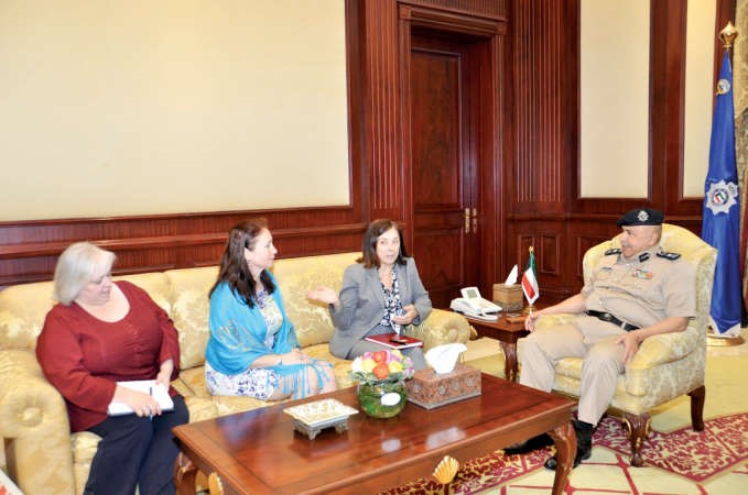 الفهد مستقبلا وفد السفارة الكندية ﻿