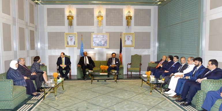 سمو الشيخ جابر المبارك خلال لقائه مع رؤساء المكاتب المعتمدة في الولايات المتحدة بحضور الشيخ صباح الخالد﻿