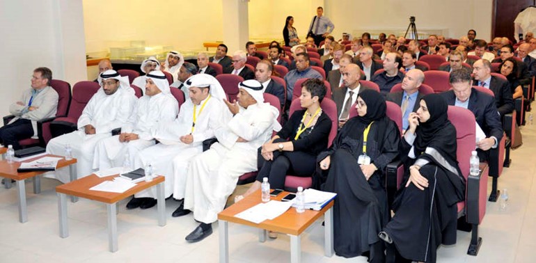 د قتيبة الرزوقي وانوار الابراهيم واعضاء البرنامج الانشائي في مدينة صباح السالم الجامعية
