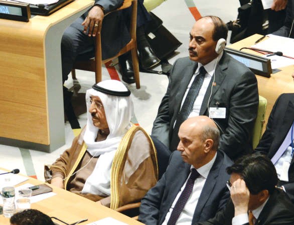 صاحب السمو الامير الشيخ صباح الاحمد والشيخ صباح الخالد خلال الجلسة﻿