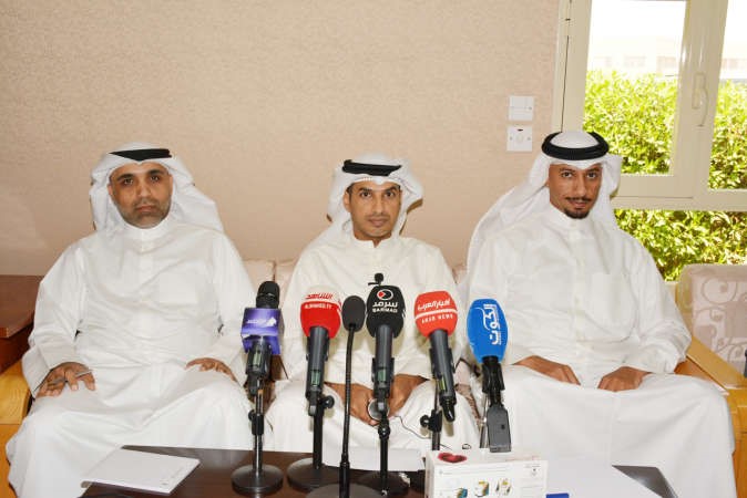 دانور الشريعان ودمساعد الزيد ود هاشم القلاف خلال المؤتمر الصحافيريليش كومار