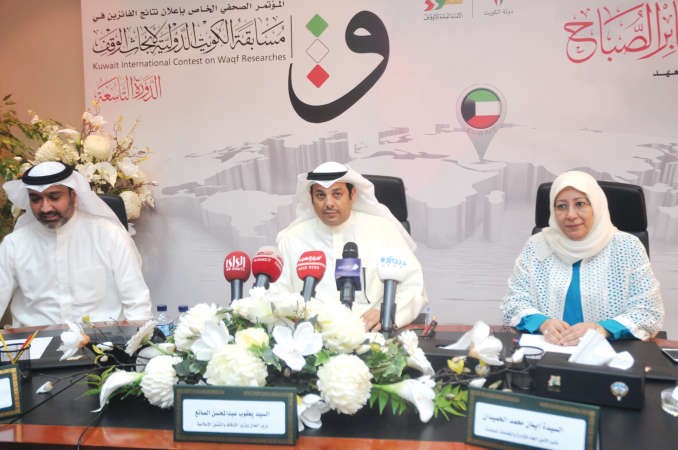 يعقوب الصانع وايمان الحميدان خلال المؤتمر الصحافيمحمد هاشم﻿