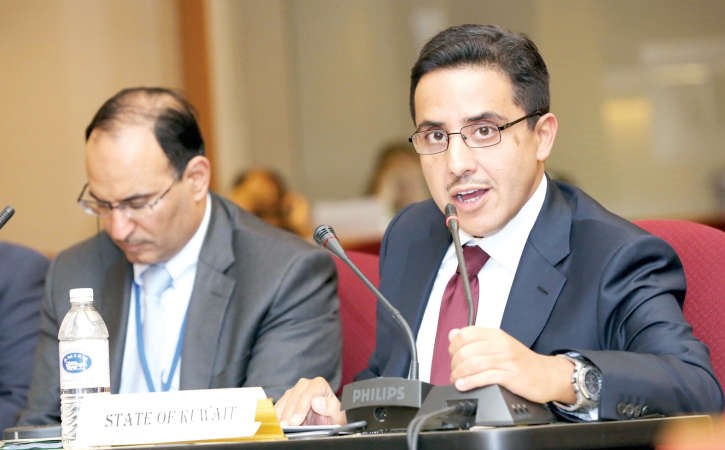  السفير الشيخ داحمد ناصر المحمد خلال الاجتماع
