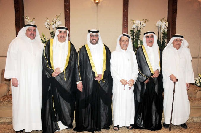 المعرس متوسطا ناصر الفلاح وفيصل المخيزيم وفهد الغانم وجمال الفلاح وثنيان الغانم