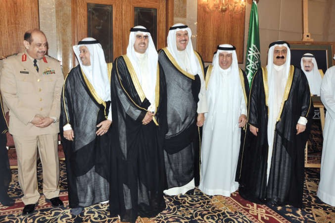 الشيخ سلمان الحمود والشيخ علي اليوسف يهنئان د عبد العزيز الفايزقاسم باشا - احمد علي