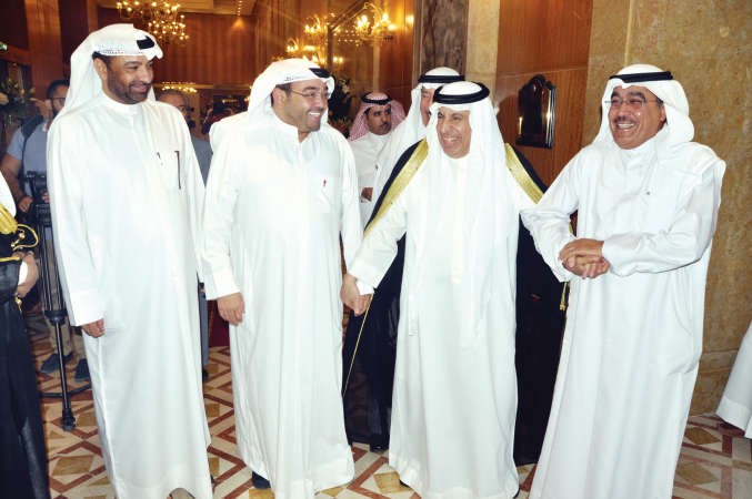 حديث باسم بين السفير السعودي د عبدالعزيز الفايز ورئيس التحرير الزميل يوسف خالد المرزوق
ونائب رئيس التحرير الزميل عدنان الراشد