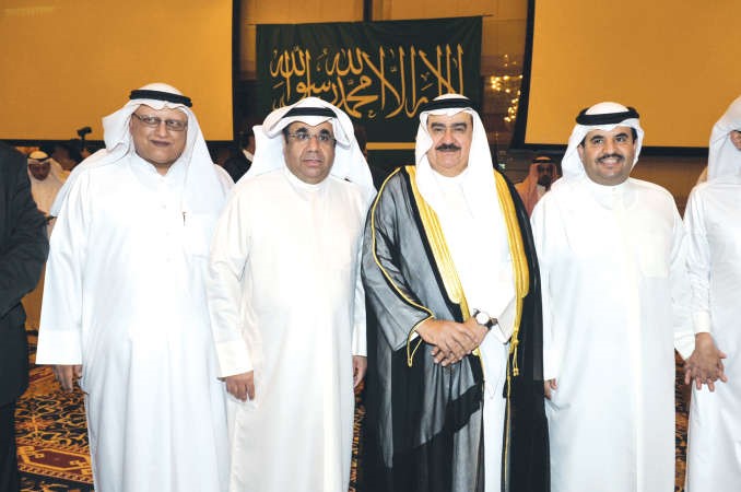الشيخ دعيج الخليفة وثابت المهنا ومنصور السلطان