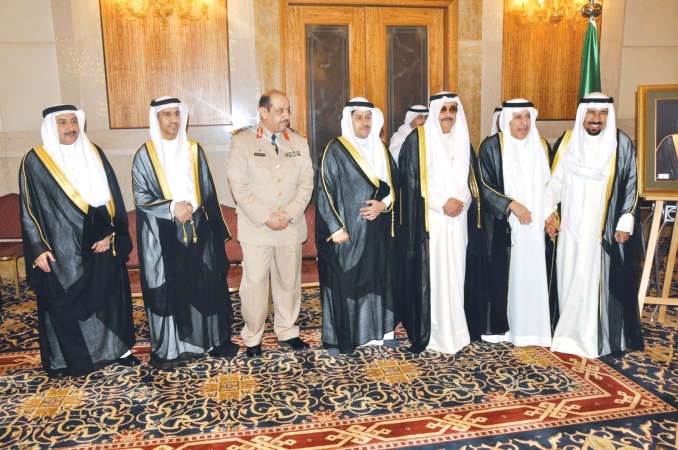 الشيخ علي الجابر مباركا