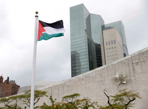 علم فلسطين يرفرف للمرة الاولى في مقر الامم المتحدةاپ