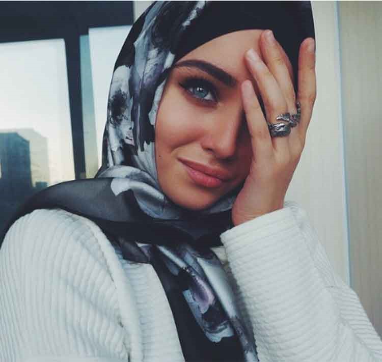 بالصور.. محجبة صاحبة أجمل عينين على "إنستغرام"