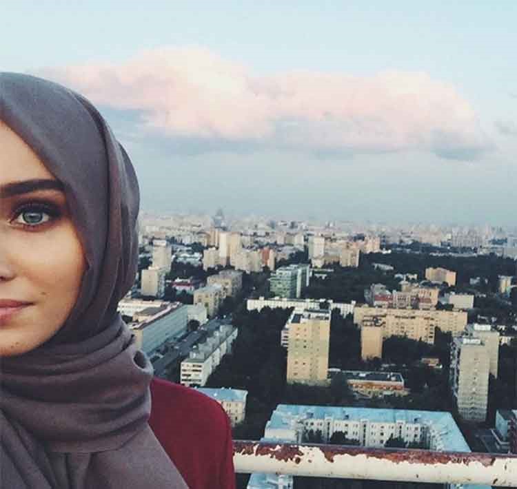 بالصور.. محجبة صاحبة أجمل عينين على "إنستغرام"