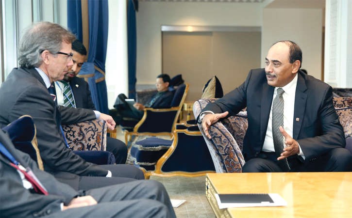 الشيخ صباح الخالد مستقبلا الممثل الخاص للامين العام للامم المتحدة في ليبيا﻿